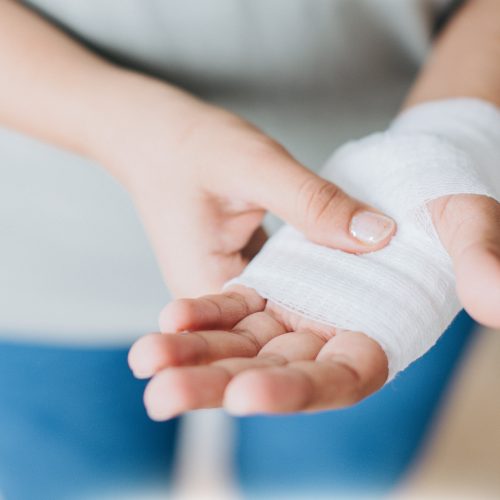 Kırık Ya da Çıkık Durumunda İlk Yardım Kırık Ya da Çıkık Durumunda İlk Yardım